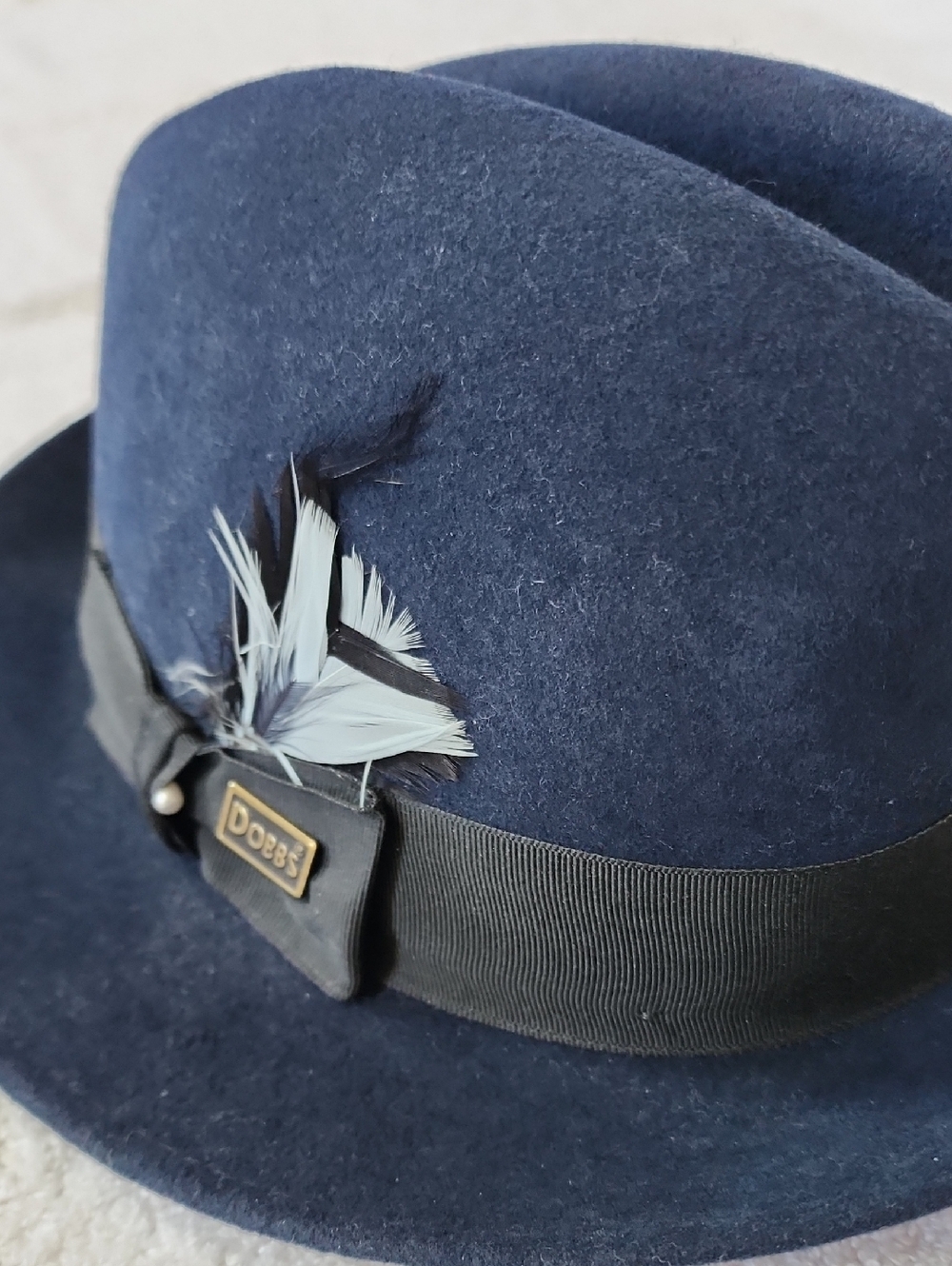 Dobbs Men's Randall Navy Felt Fedora with Feather Trim Size 7 1/8 Preowned